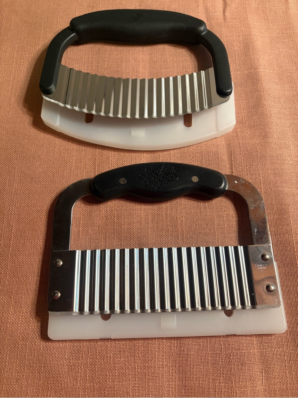 Pampered Chef Stainless Steel Crinkle Cutters - Black Handle